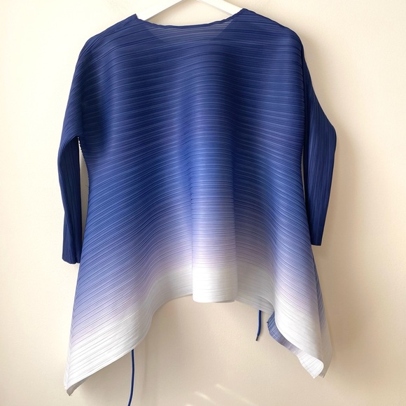 Micropleated blue ombre top - Picture 16 of 17
